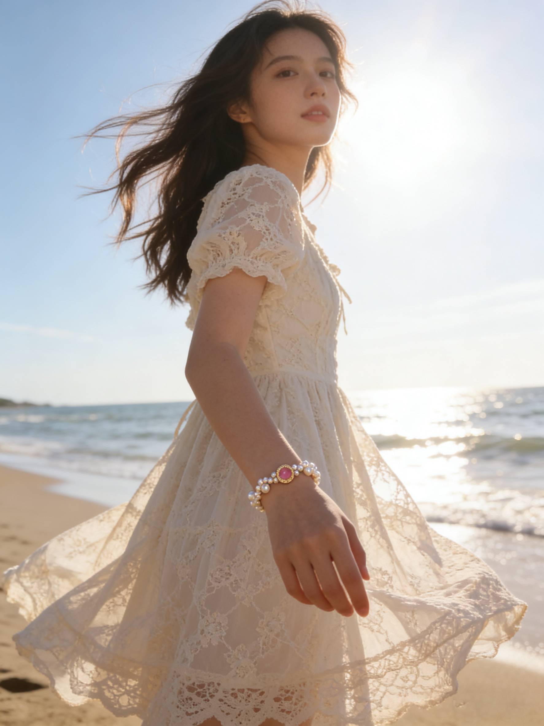 Feminine pearl bracelet with a soft pink round stone, adding a delicate and refined touch to any outfit.